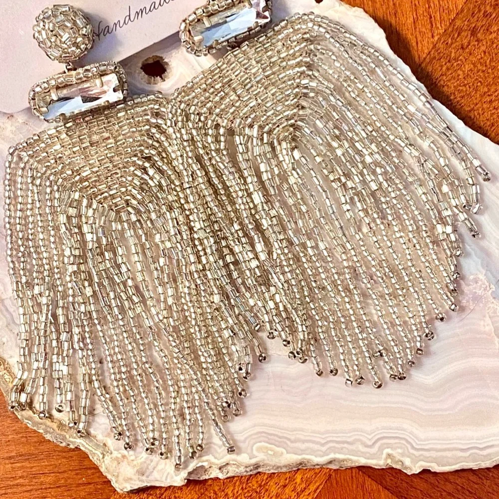 🌺🎉NWT🎉🌺 Anthropologie Deepa Silver Beaded Fringe Chandeliers - Picture 8 of 16